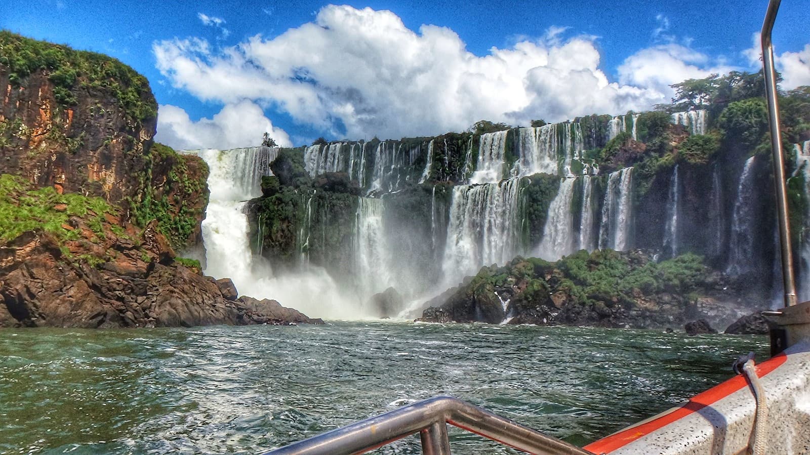 Passeio de barco nas Cataratas do Iguaçu