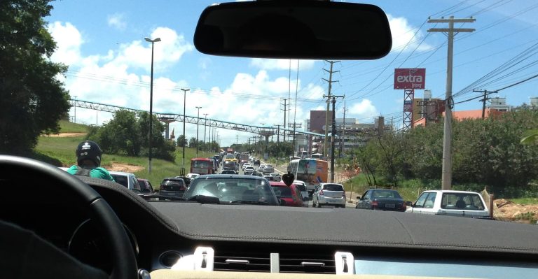 vale a pena alugar carro em Salvador