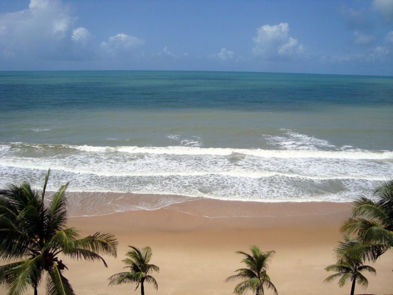 praia de ponta negra em natal em agosto