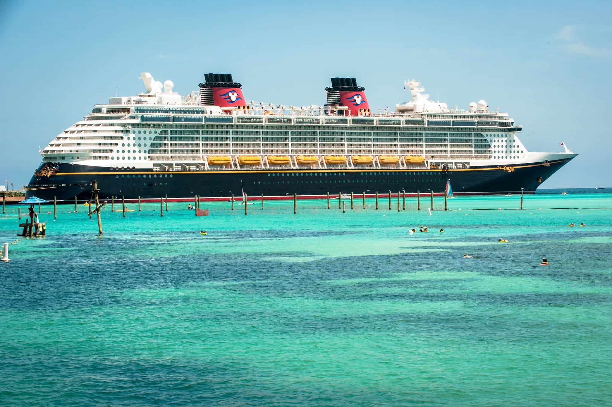 Cruzeiro Dream Cruise Disney atracado em Castaway Cay