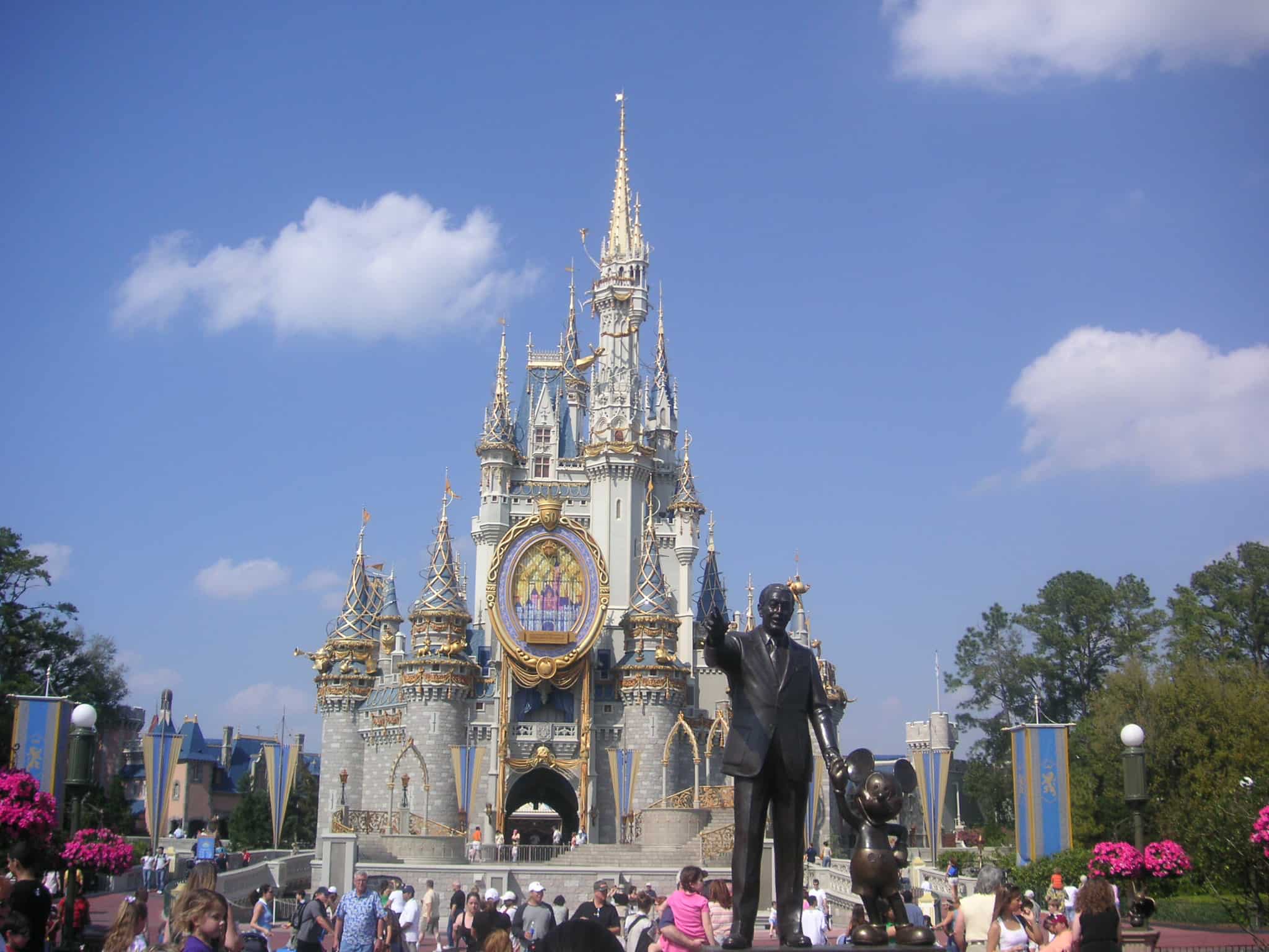 Castelo na entrada da Disney