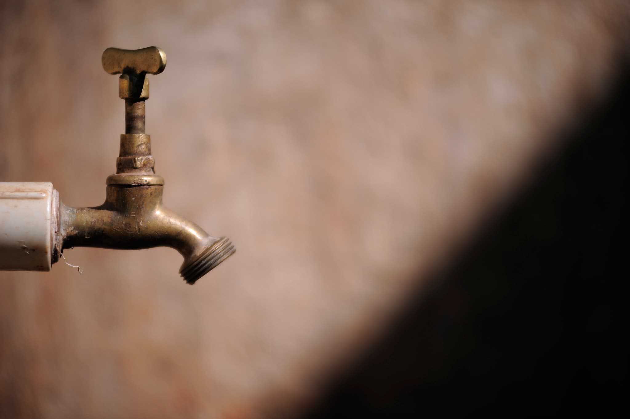 economizar bebendo água da torneira