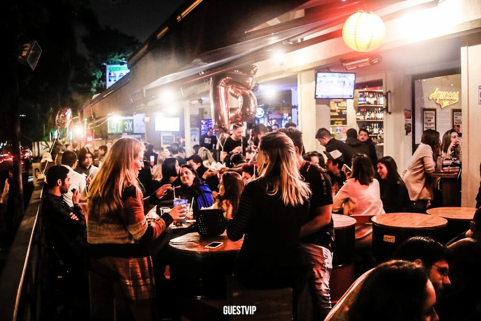 Bar Yabaiya se localiza na Rua Trajano Reis em Curitiba..gastando