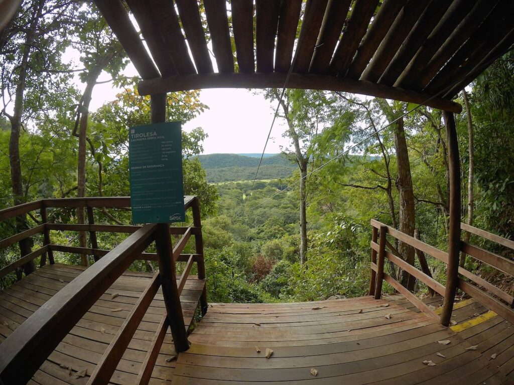 Tirolesa na Cachoeira Serra Azul