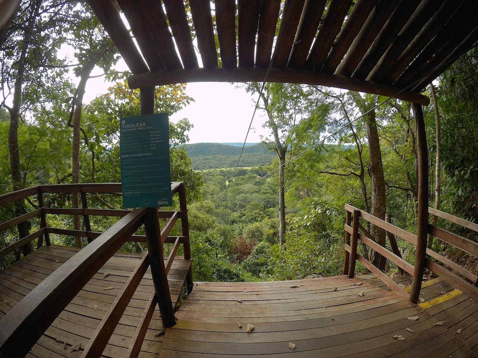 Tirolesa na Cachoeira Serra Azul